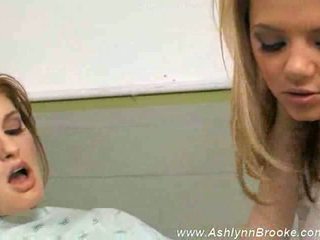 Ashlynn brooke & faye & devon shkoj një lodër checkup