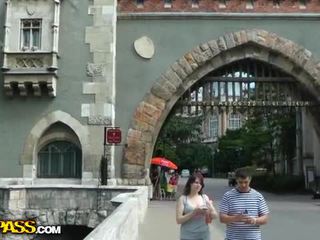 Ontzagwekkend publiek seks adventure met heet babe video-