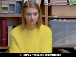 Shoplyfter - lp oficer fucks gjoksmadhe bjonde adoleshent