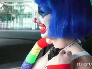 Klown dziewczyna gets na a hardcore seks jazda