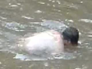 Őrült latins having szex -ban a river míg pihenés a a falu keres videó