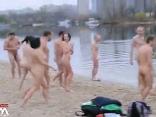 Skinnydipping oděná žena nahý mužské 2 - nahý ruský couples winte