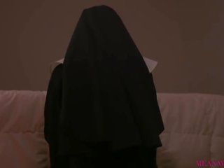 Demon possessed nuns sucks den soul ut av din kuk - meana wolf
