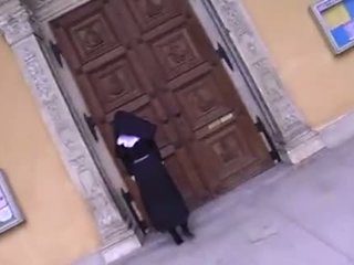 Монахиня drinks piss