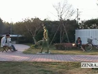 Subtitled Japanese Woman Painted To Mimic Park Statue