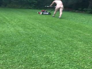 Mowing grass naken: gratis naken kvinner i offentlig hd porno video