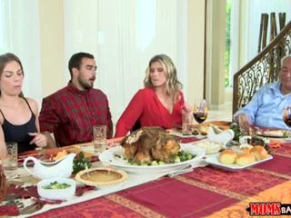 Moms bang ýaşlar - küntije family thanksgiving <span class=duration>- 10 min</span>