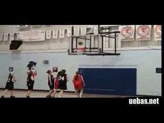 Hilarious-girls-basketball-dunk-fail 1