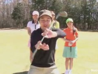 Ljubko azijke najstnice dekleta predvajanje a igra od strip golf