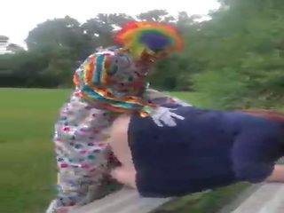 Gibby la clown fucks pawg en daylight