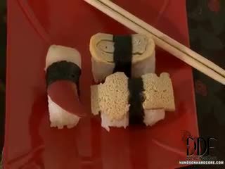 三人行 同 體 sushi