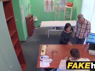 Fake szpital czeska doktor cums przez napalone zdradzające żony ciasne cipka